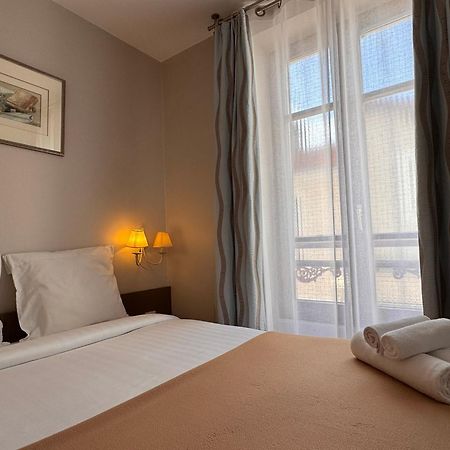 Hotel Paris Vesinet- Logis Hotel Restaurant เลอเวซิเนต์ ภายนอก รูปภาพ