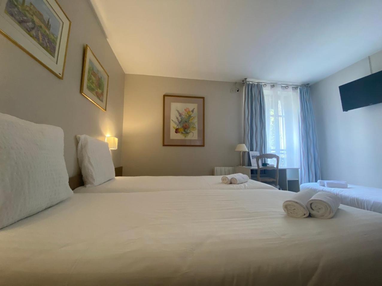 Hotel Paris Vesinet- Logis Hotel Restaurant เลอเวซิเนต์ ภายนอก รูปภาพ