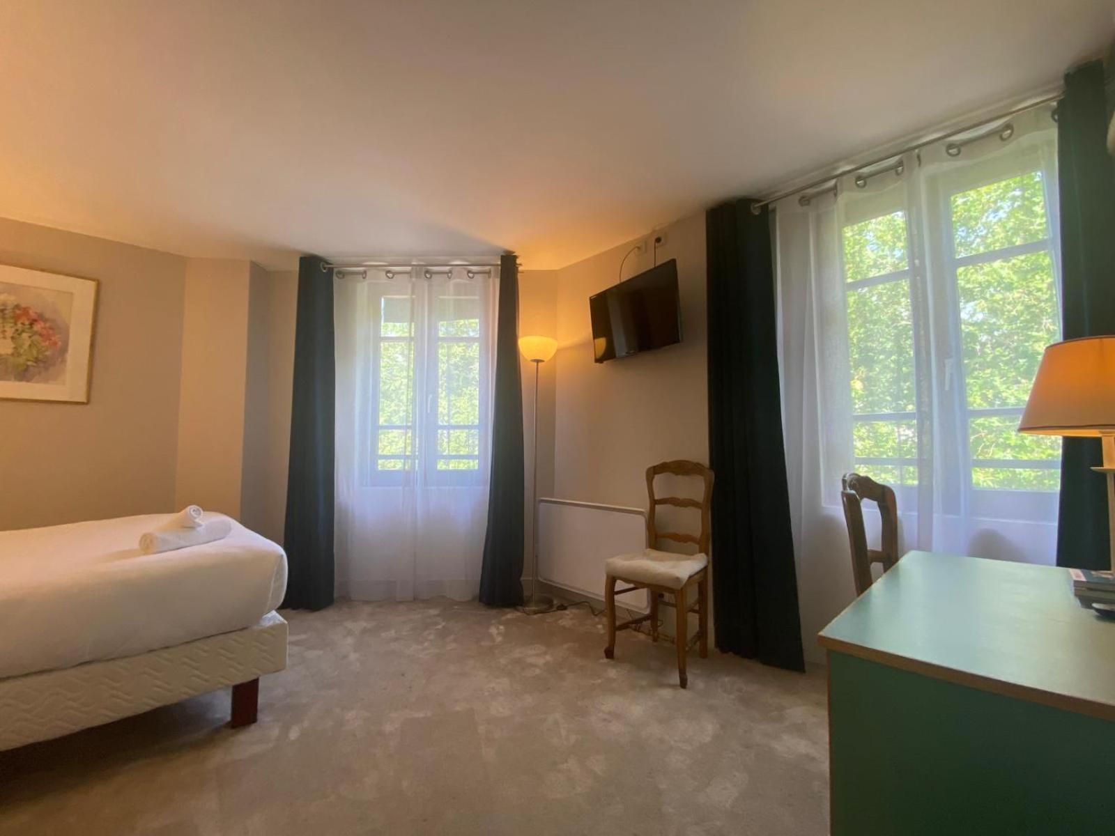 Hotel Paris Vesinet- Logis Hotel Restaurant เลอเวซิเนต์ ภายนอก รูปภาพ