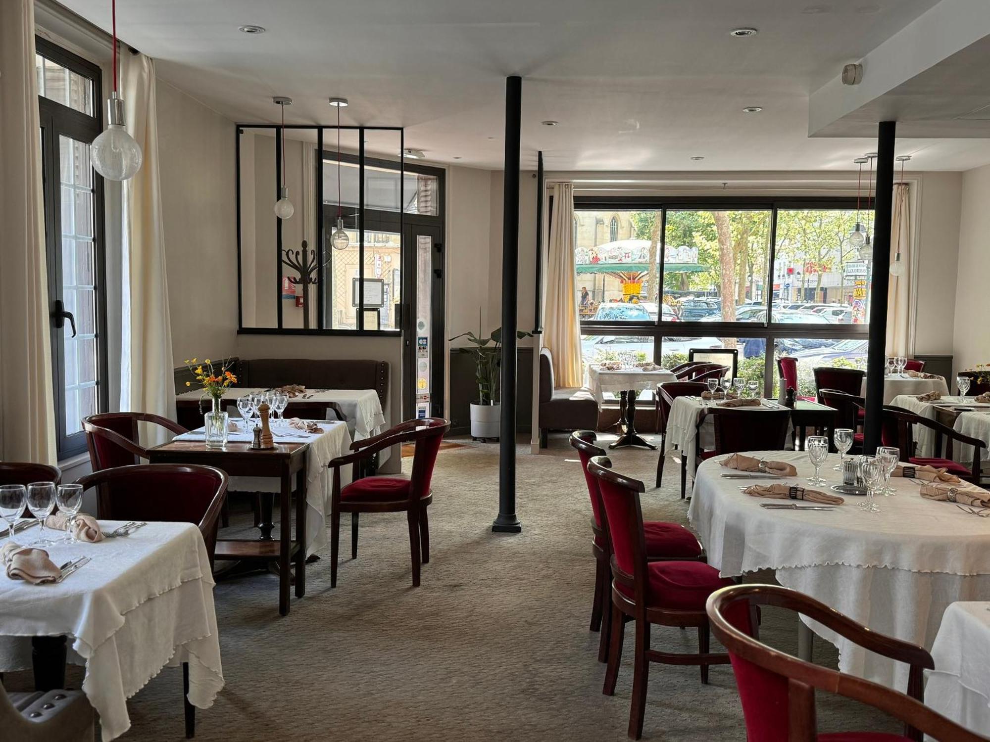 Hotel Paris Vesinet- Logis Hotel Restaurant เลอเวซิเนต์ ภายนอก รูปภาพ