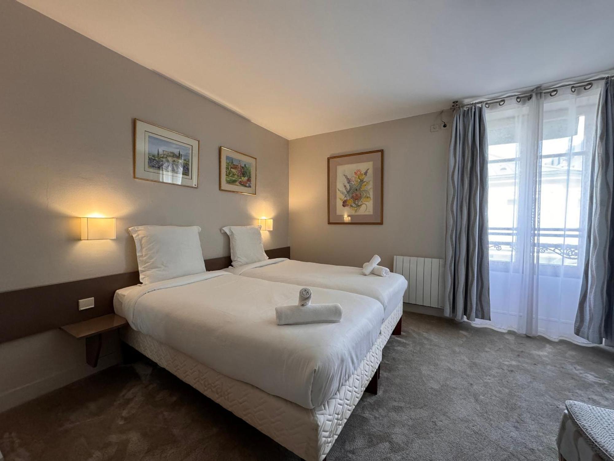 Hotel Paris Vesinet- Logis Hotel Restaurant เลอเวซิเนต์ ภายนอก รูปภาพ