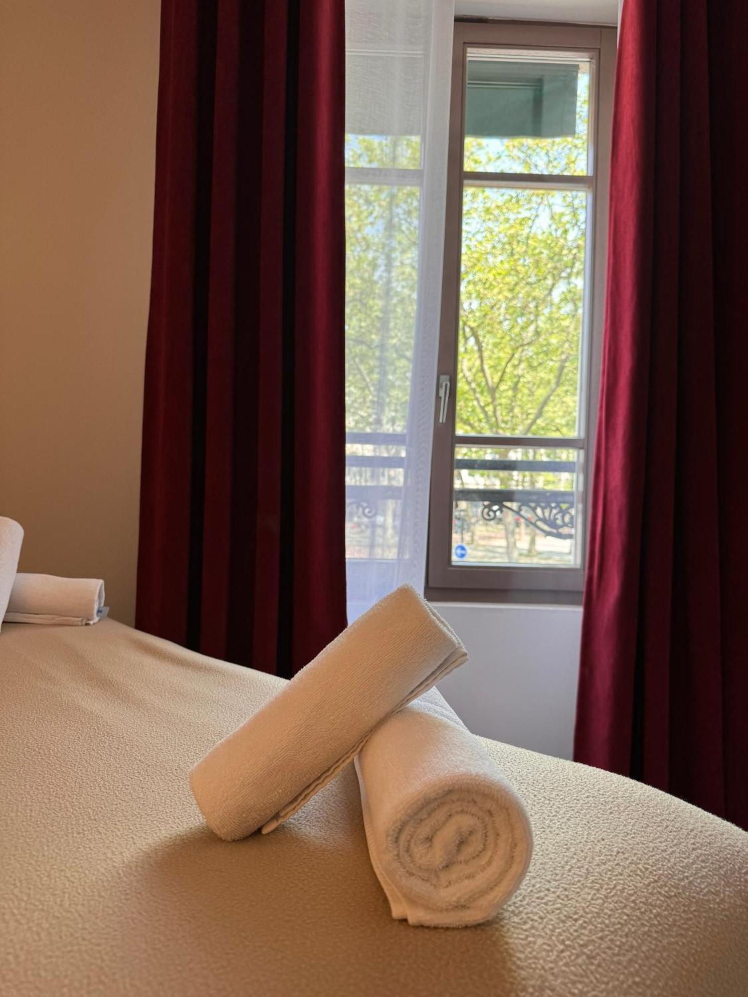 Hotel Paris Vesinet- Logis Hotel Restaurant เลอเวซิเนต์ ภายนอก รูปภาพ